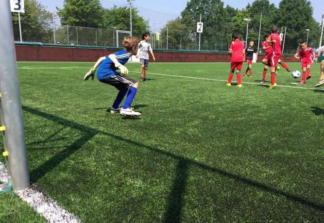 "Focus ligt op de ontwikkeling va het kind en plezier in het spel.”
<div class="caption_area">
<p>Cleon, Trainer</p>
</div>