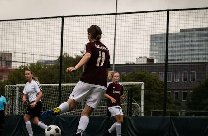 "Mooi om doordeweeks competitie te spelen, want je houd je weekend vrij." Lisa